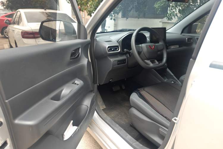 Used Wuling Hongguang New Energy 2024 All-Electric Model 300KM Standard Version Driver Seat
