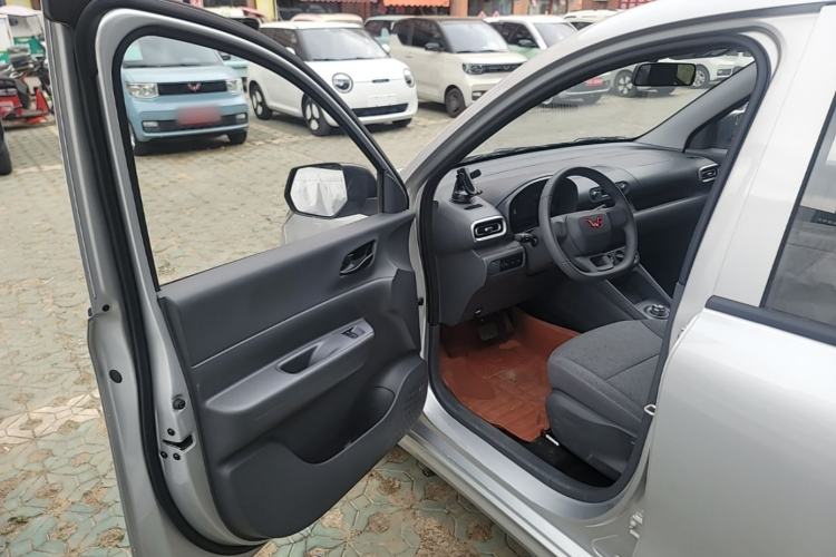 Used Wuling Hongguang New Energy 2024 All-Electric Model 300KM Practical Version Driver Seat