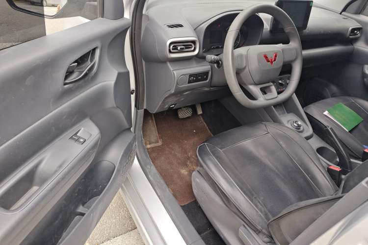 Used Wuling Hongguang New Energy 2024 All-Electric Model 300KM Standard Version Driver Seat