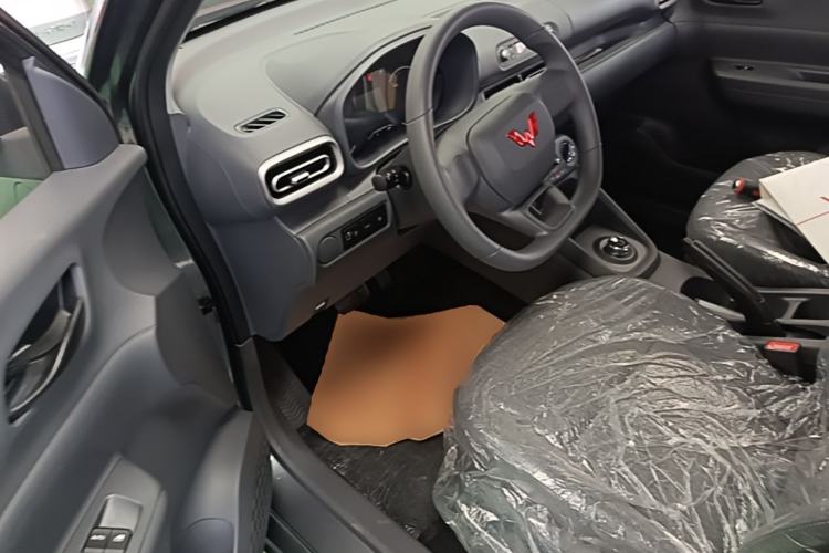 Used Wuling Hongguang New Energy 2024 All-Electric Model 300KM Practical Version Driver Seat