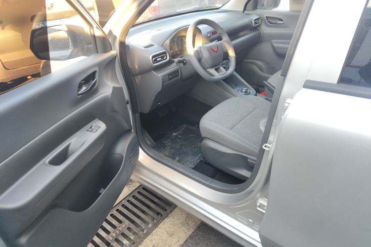 Used Wuling Hongguang New Energy 2024 All-Electric Model 300KM Practical Version Driver Seat