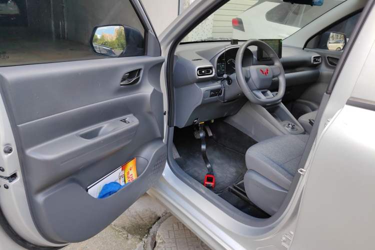 Used Wuling Hongguang New Energy 2024 All-Electric Model 300KM Practical Version Driver Seat