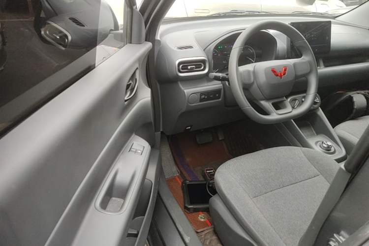 Used Wuling Hongguang New Energy 2024 All-Electric Model 300KM Practical Version Driver Seat
