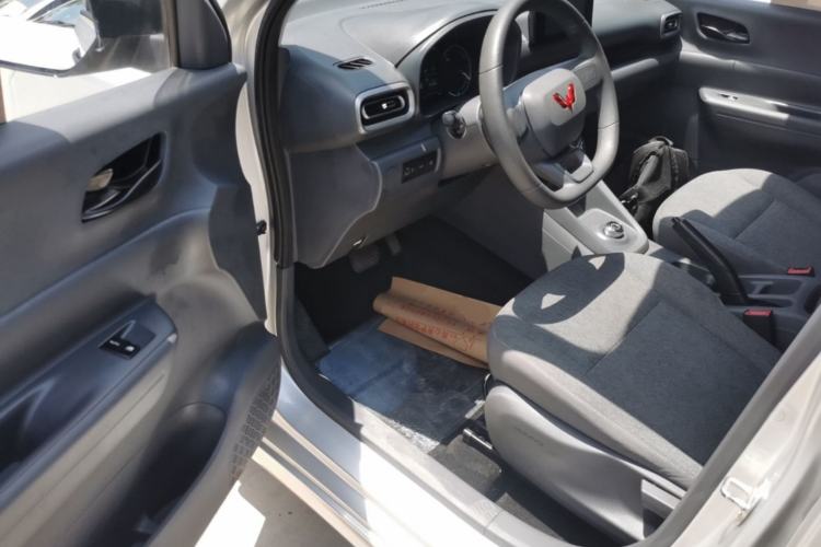 Used Wuling Hongguang New Energy 2024 All-Electric Model 300KM Standard Version Driver Seat