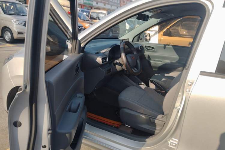Used Wuling Hongguang New Energy 2024 All-Electric Model 300KM Standard Version Driver Seat