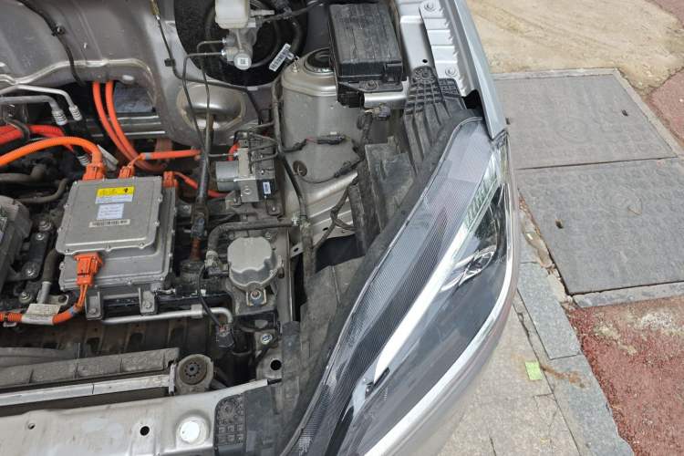 Used Wuling Hongguang New Energy 2024 All-Electric Model 300KM Standard Version Engine Bay Left