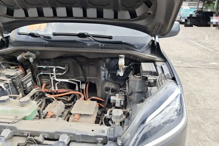 Used Wuling Hongguang New Energy 2024 All-Electric Model 300KM Standard Version Engine Bay Left