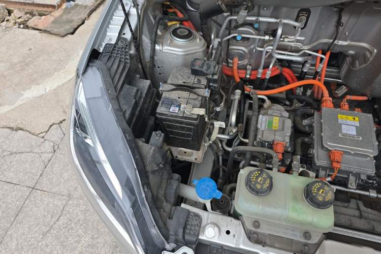 Used Wuling Hongguang New Energy 2024 All-Electric Model 300KM Standard Version Engine Bay Right