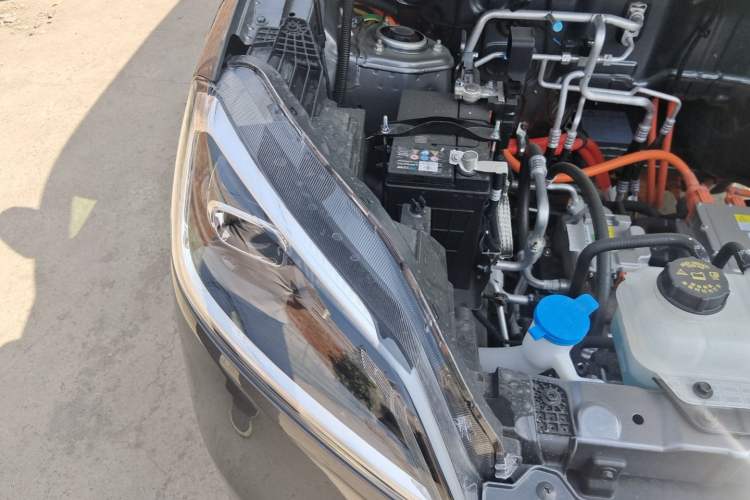 Used Wuling Hongguang New Energy 2024 All-Electric Model 300KM Standard Version Engine Bay Right