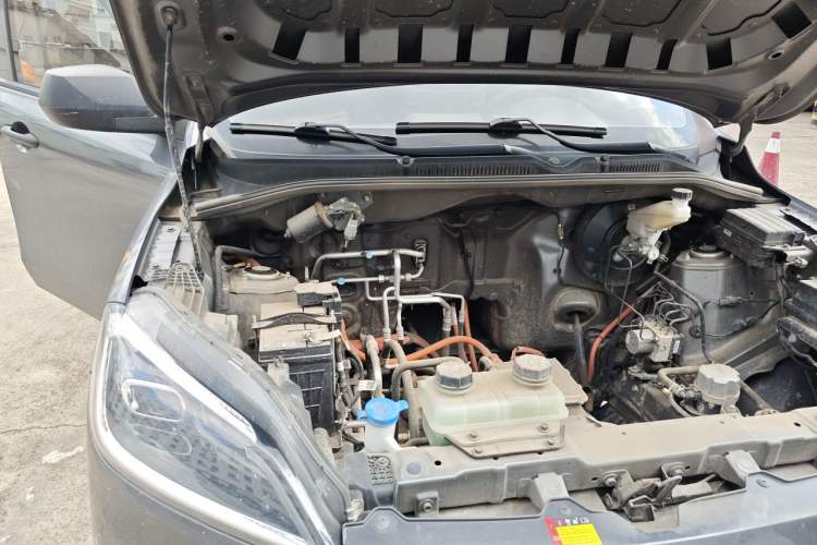 Used Wuling Hongguang New Energy 2024 All-Electric Model 300KM Standard Version Engine Bay Right
