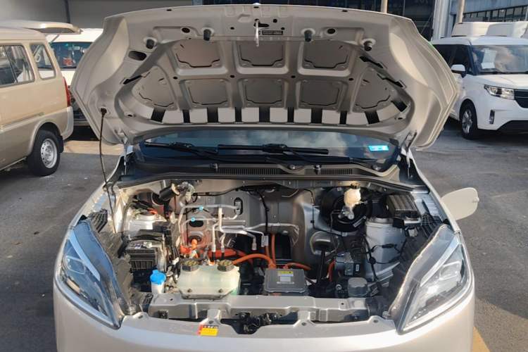 Used Wuling Hongguang New Energy 2024 All-Electric Model 300KM Standard Version Engine Bay