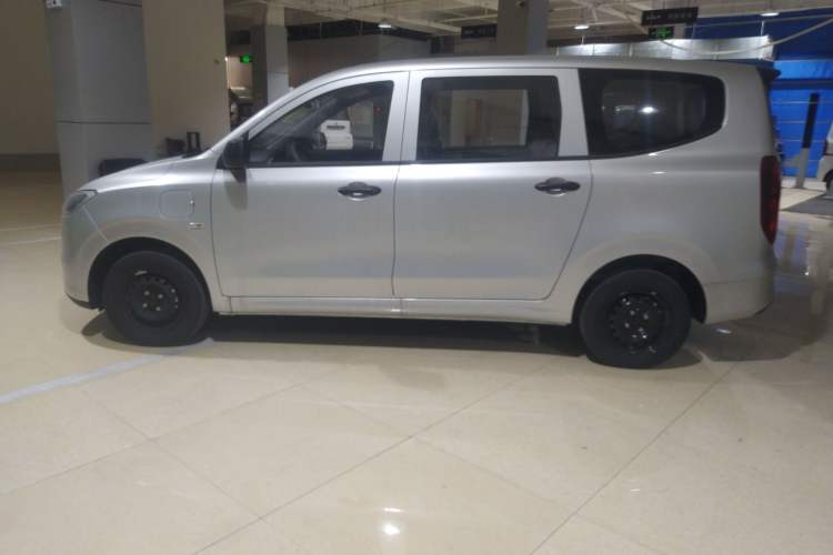 Used Wuling Hongguang New Energy 2024 All-Electric Model 300KM Standard Version Exterior 3