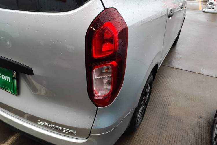Used Wuling Hongguang New Energy 2024 All-Electric Model 300KM Standard Version Exterior 3