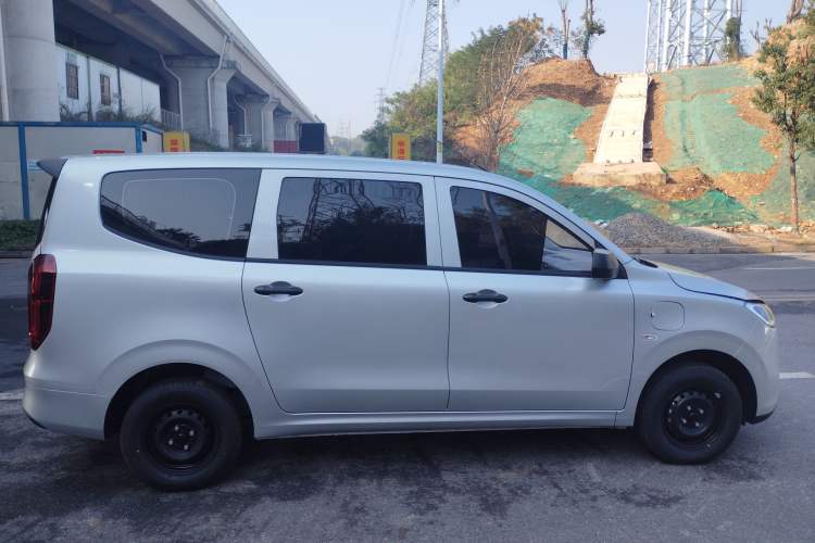 Used Wuling Hongguang New Energy 2024 All-Electric Model 300KM Practical Version Exterior 4