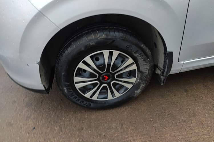 Used Wuling Hongguang New Energy 2024 All-Electric Model 300KM Standard Version Exterior 4