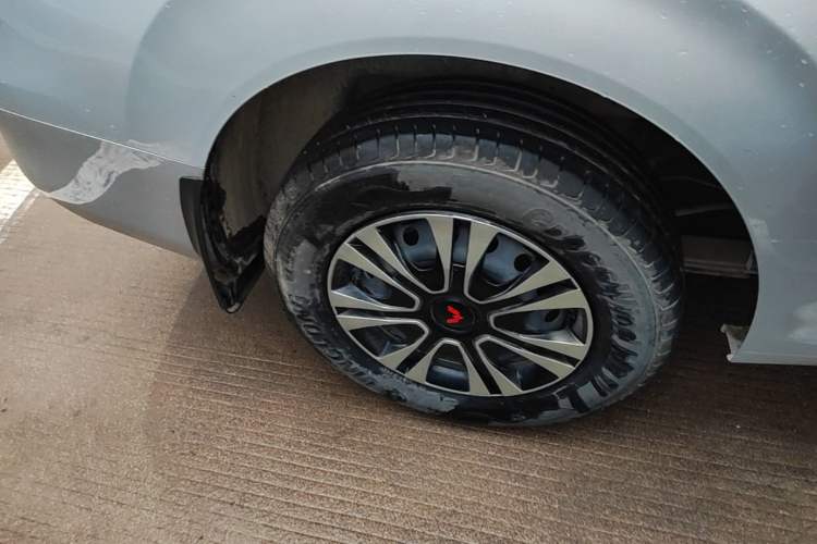Used Wuling Hongguang New Energy 2024 All-Electric Model 300KM Standard Version Exterior 5