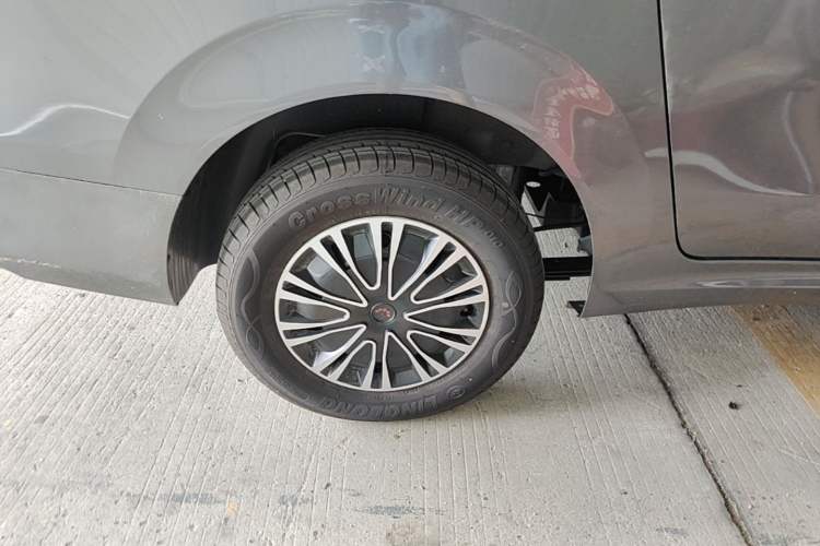 Used Wuling Hongguang New Energy 2024 All-Electric Model 300KM Standard Version Exterior 5