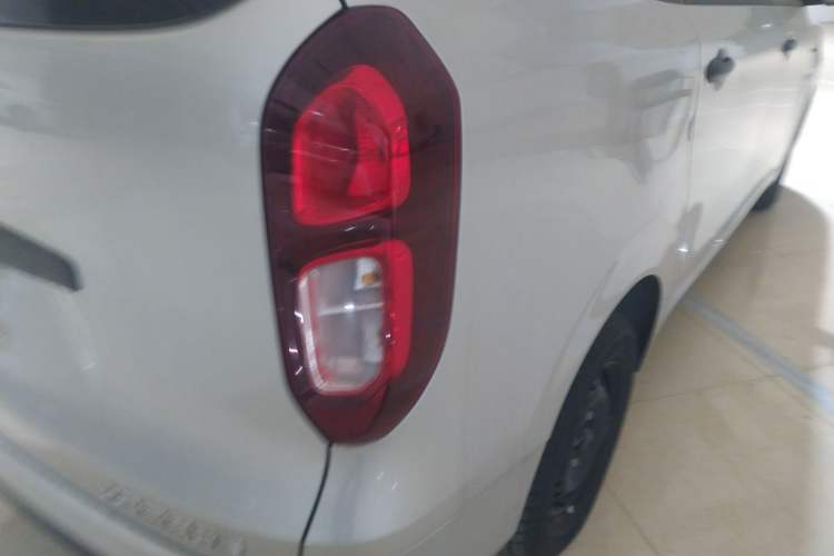 Used Wuling Hongguang New Energy 2024 All-Electric Model 300KM Standard Version Exterior 6