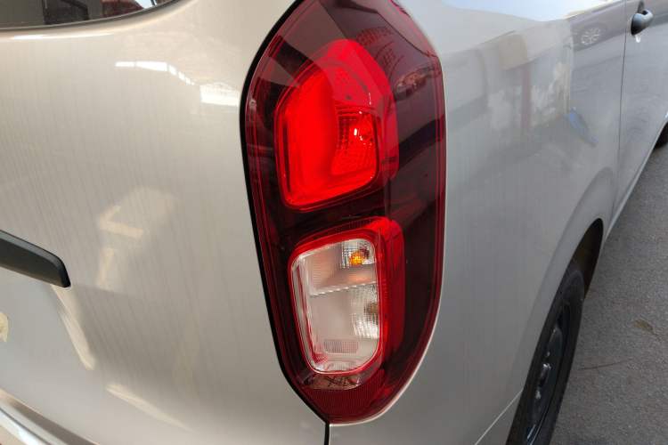 Used Wuling Hongguang New Energy 2024 All-Electric Model 300KM Practical Version Exterior 6
