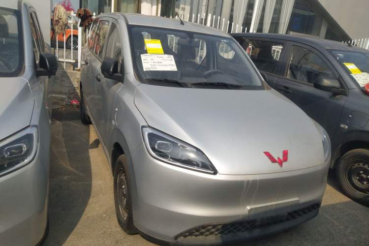 Used Wuling Hongguang New Energy 2024 All-Electric Model 300KM Standard Version Front