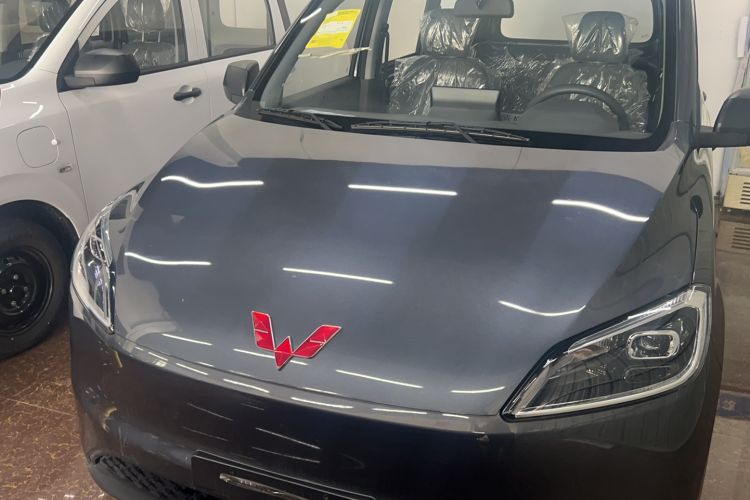 Used Wuling Hongguang New Energy 2024 All-Electric Model 300KM Standard Version Front