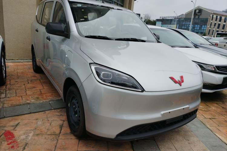 Used Wuling Hongguang New Energy 2024 All-Electric Model 300KM Standard Version Front Right 45 Deg