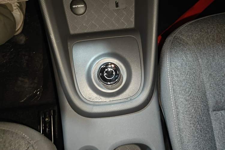Used Wuling Hongguang New Energy 2024 All-Electric Model 300KM Standard Version Gear Lever
