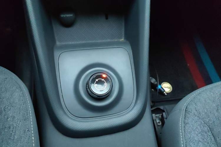Used Wuling Hongguang New Energy 2024 All-Electric Model 300KM Standard Version Gear Lever