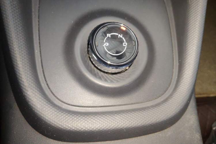 Used Wuling Hongguang New Energy 2024 All-Electric Model 300KM Standard Version Gear Lever