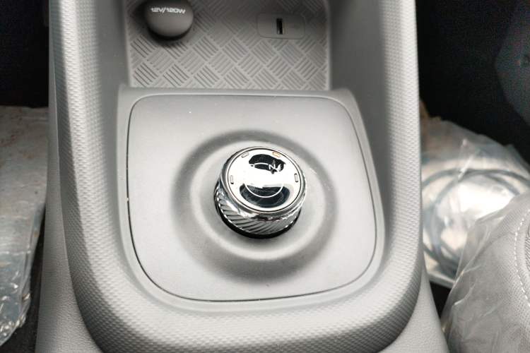 Used Wuling Hongguang New Energy 2024 All-Electric Model 300KM Standard Version Gear Lever