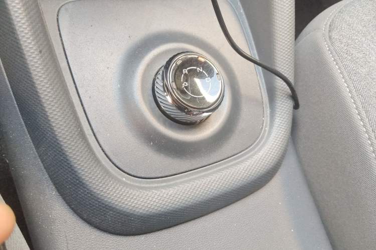 Used Wuling Hongguang New Energy 2024 All-Electric Model 300KM Standard Version Gear Lever