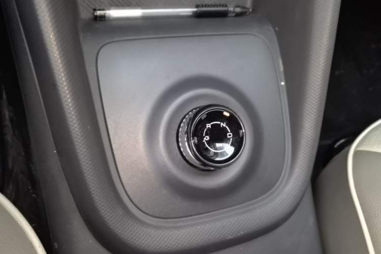Used Wuling Hongguang New Energy 2024 All-Electric Model 300KM Practical Version Gear Lever
