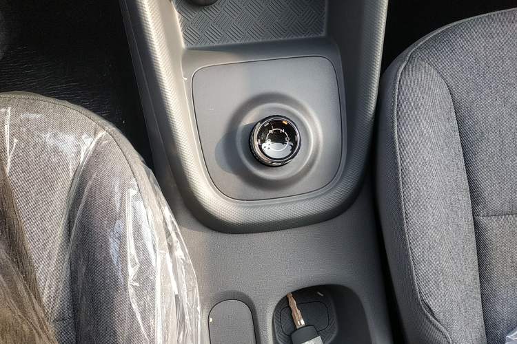 Used Wuling Hongguang New Energy 2024 All-Electric Model 300KM Practical Version Gear Lever