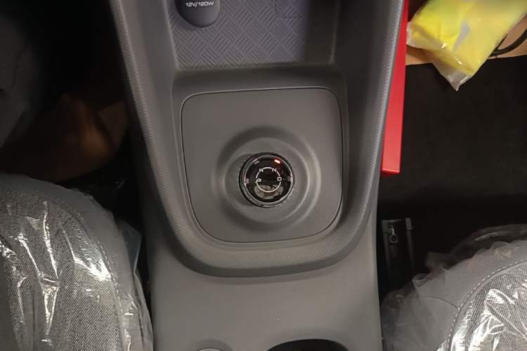 Used Wuling Hongguang New Energy 2024 All-Electric Model 300KM Practical Version Gear Lever