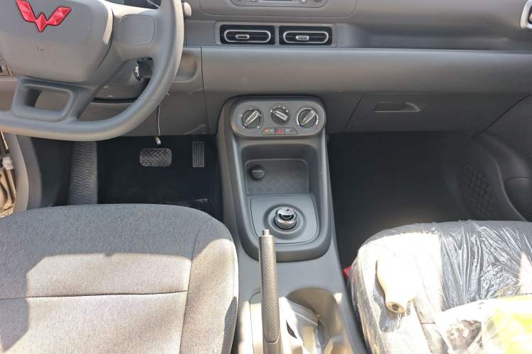 Used Wuling Hongguang New Energy 2024 All-Electric Model 300KM Practical Version Gear Lever