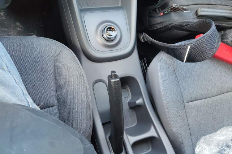 Used Wuling Hongguang New Energy 2024 All-Electric Model 300KM Practical Version Gear Lever