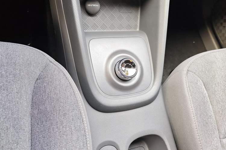 Used Wuling Hongguang New Energy 2024 All-Electric Model 300KM Practical Version Gear Lever