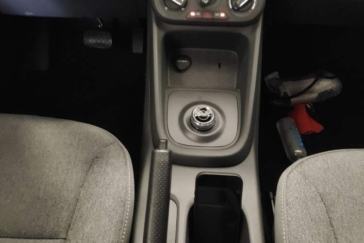 Used Wuling Hongguang New Energy 2024 All-Electric Model 300KM Standard Version Gear Lever