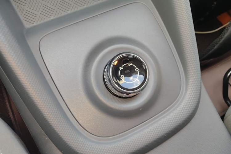 Used Wuling Hongguang New Energy 2024 All-Electric Model 300KM Standard Version Gear Lever