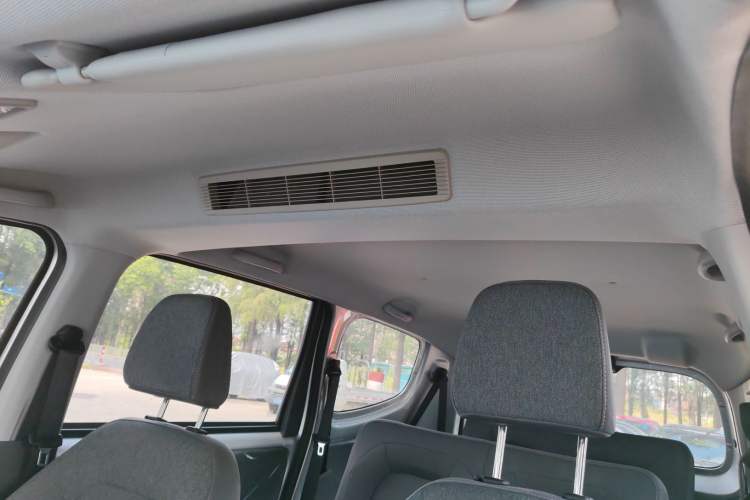 Used Wuling Hongguang New Energy 2024 All-Electric Model 300KM Practical Version Headliner