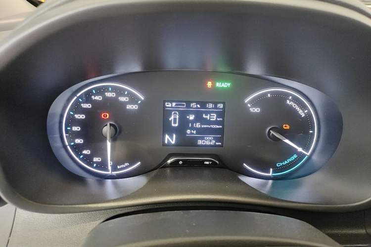 Used Wuling Hongguang New Energy 2024 All-Electric Model 300KM Standard Version Instrument Cluster