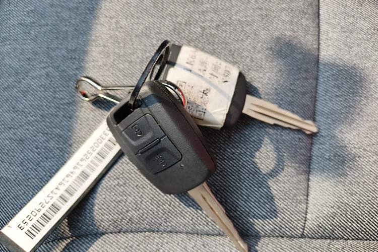 Used Wuling Hongguang New Energy 2024 All-Electric Model 300KM Standard Version Interior 1