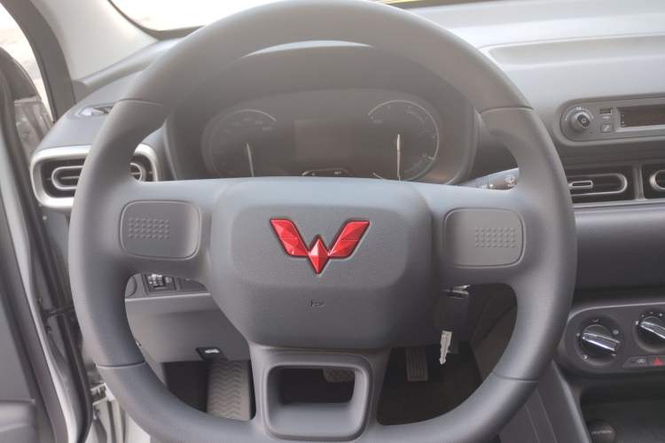 Used Wuling Hongguang New Energy 2024 All-Electric Model 300KM Practical Version Interior 2