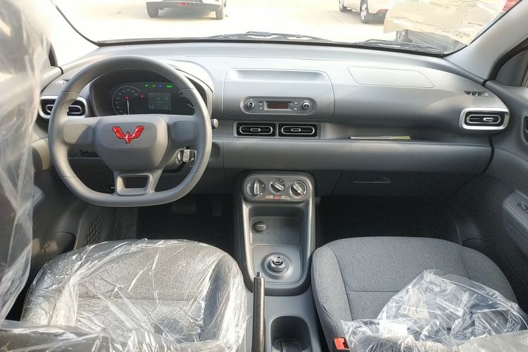 Used Wuling Hongguang New Energy 2024 All-Electric Model 300KM Practical Version Interior 2