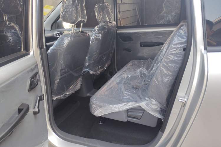Used Wuling Hongguang New Energy 2024 All-Electric Model 300KM Practical Version Interior 4