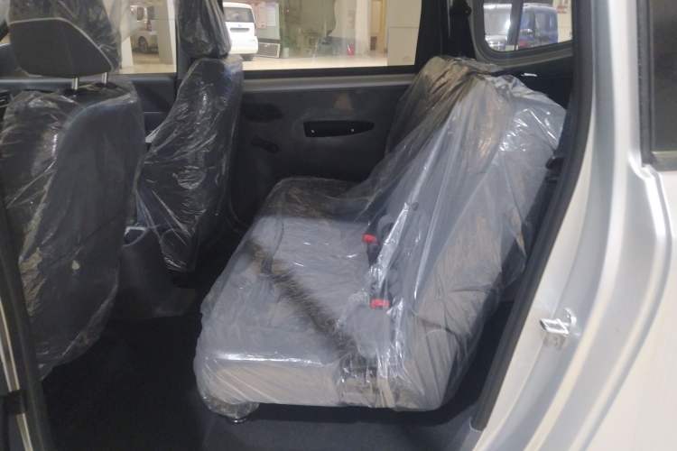 Used Wuling Hongguang New Energy 2024 All-Electric Model 300KM Standard Version Interior 4