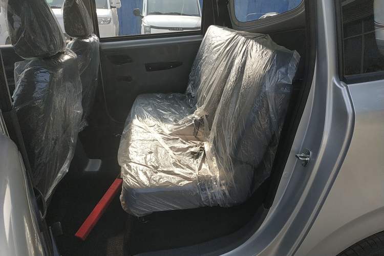 Used Wuling Hongguang New Energy 2024 All-Electric Model 300KM Practical Version Interior 4