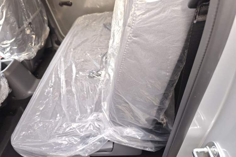 Used Wuling Hongguang New Energy 2024 All-Electric Model 300KM Practical Version Interior 4