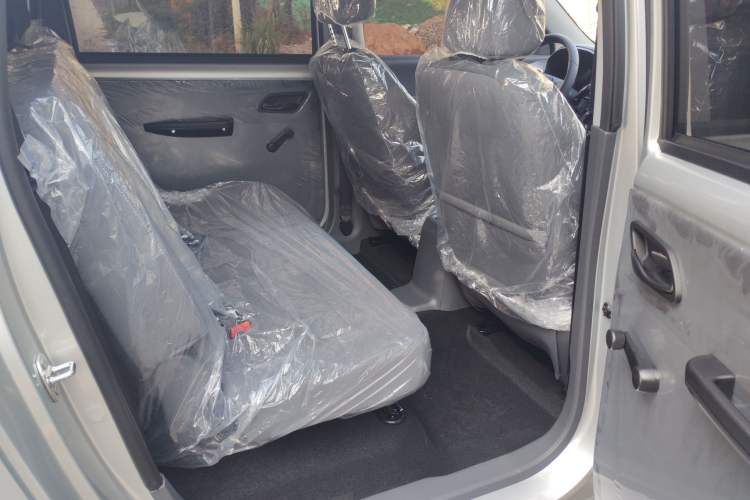 Used Wuling Hongguang New Energy 2024 All-Electric Model 300KM Practical Version Interior 8