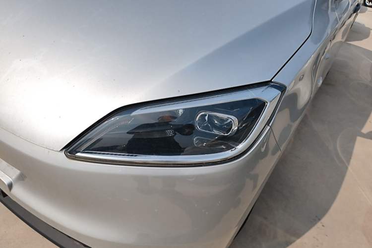 Used Wuling Hongguang New Energy 2024 All-Electric Model 300KM Standard Version Left Front Headlight